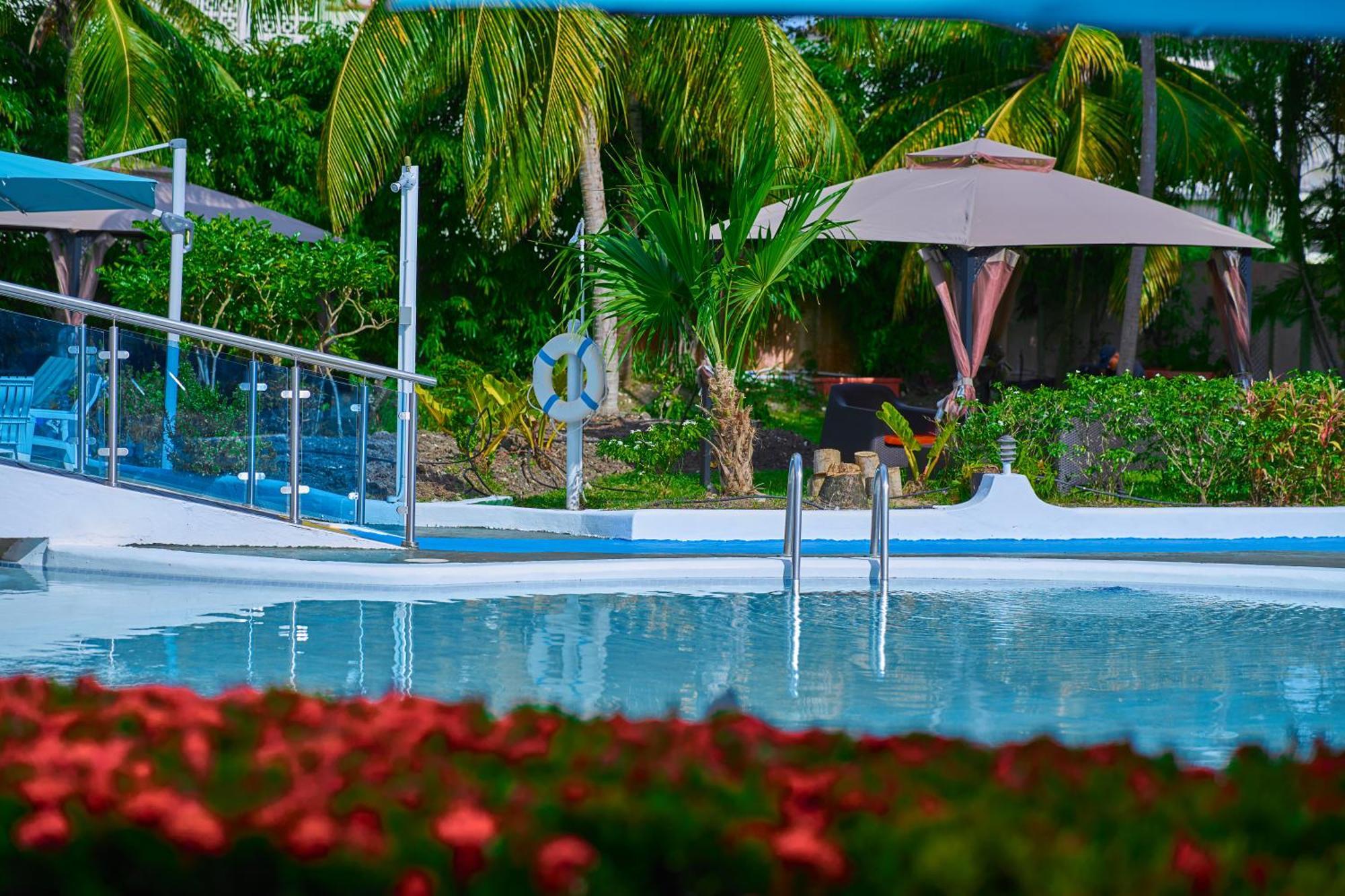 Sunbay Hotel Крайст-Черч Экстерьер фото