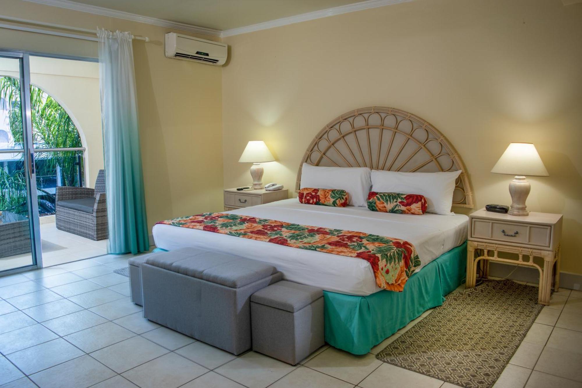 Sunbay Hotel Крайст-Черч Экстерьер фото